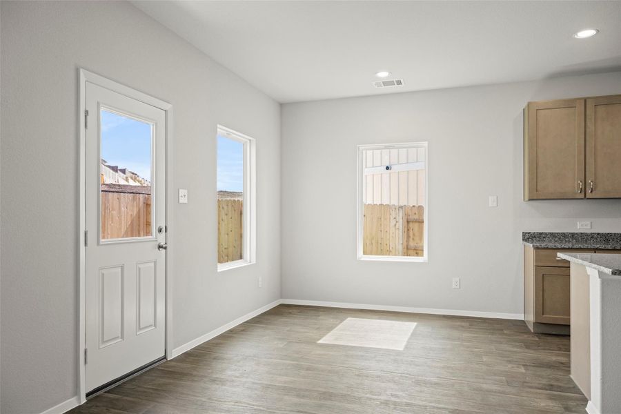 Spacious, unfurnished interior of a new home in Cloverleaf, Austin (Image 16).