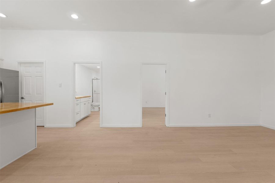 Spacious, unfurnished interior of a new home in , Point Blank (Image 14).