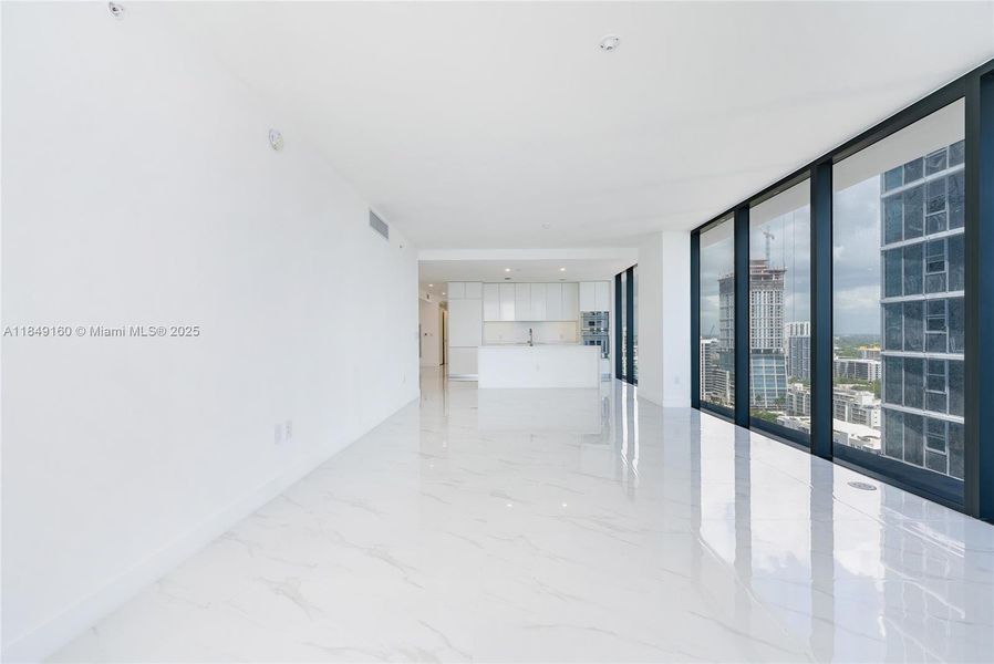 Spacious, unfurnished interior of a new home in Aria Reserve, Miami (Image 20).