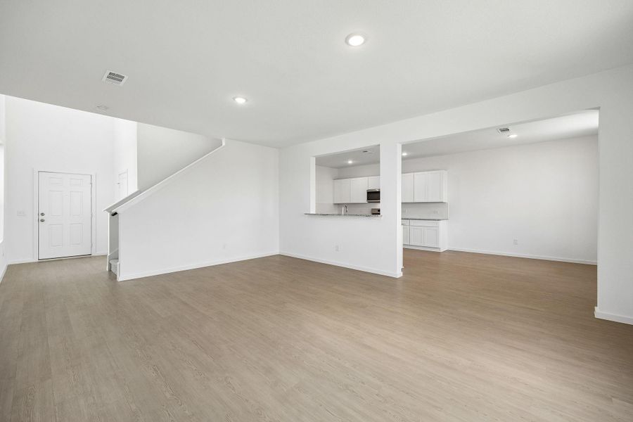 Spacious, unfurnished interior of a new home in River Ranch, Dayton (Image 22).