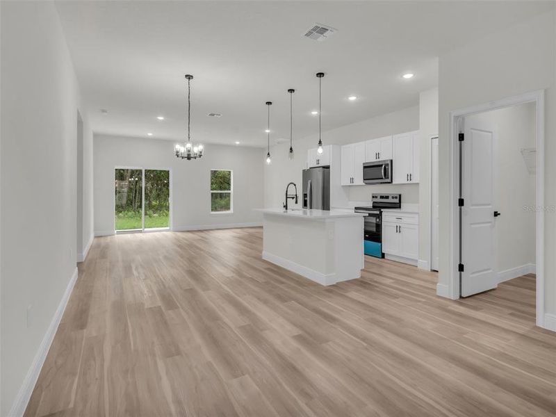 Spacious, unfurnished interior of a new home in , Ocala (Image 27).