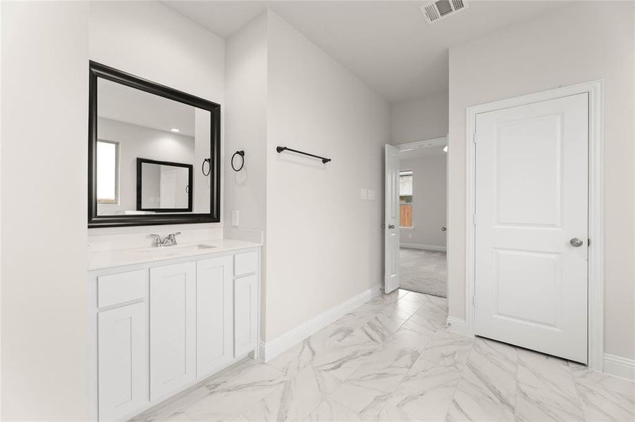 1111 Worthington-Primary Suite-4