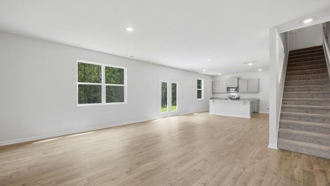 Spacious, unfurnished interior of a new home in Oaks at Cedar Grove, Fairburn (Image 14).