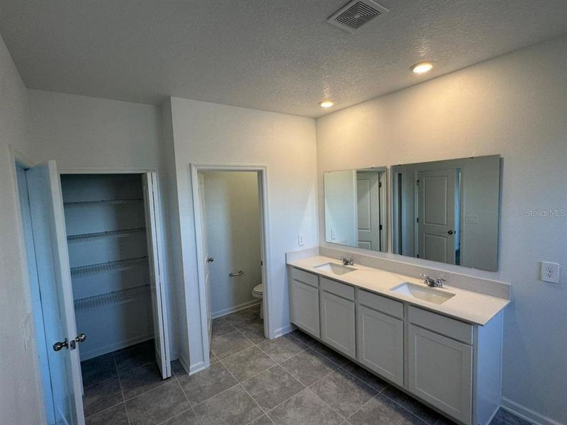 Furnished interior view inside a new home in , Davenport (Image 5).