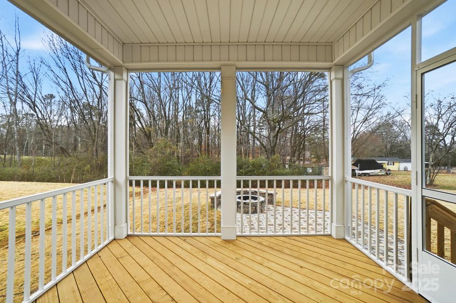 Screened in porch