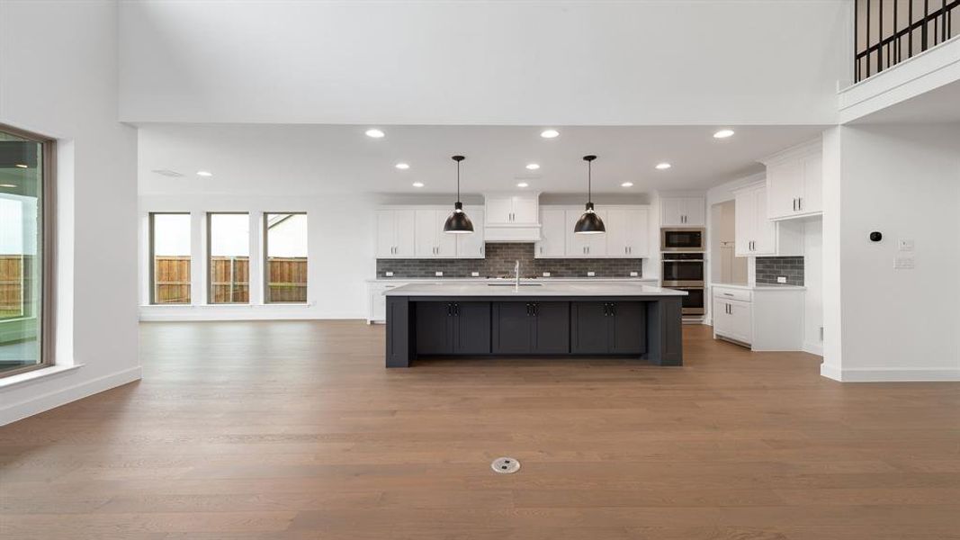 Furnished interior view inside a new home in Myrtle Creek 71', Waxahachie (Image 6).