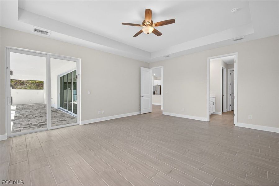 Spacious, unfurnished interior of a new home in Cape Coral, Cape Coral (Image 27).