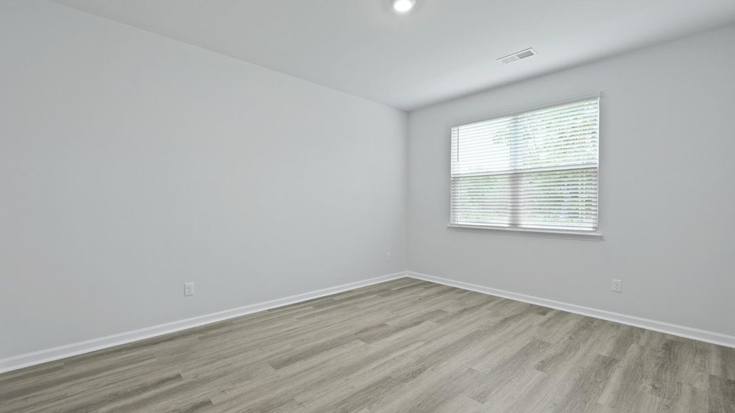 Spacious, unfurnished interior of a new home in Carolina Groves, Moncks Corner (Image 19).