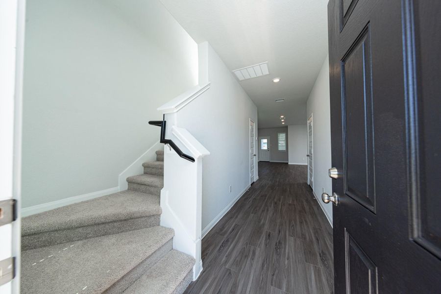 Spacious, unfurnished interior of a new home in Cliffstone Hills, Conroe (Image 11).