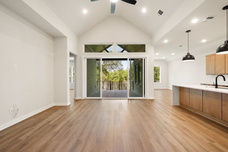 Spacious, unfurnished interior of a new home in Wolf Ranch, Georgetown (Image 30).