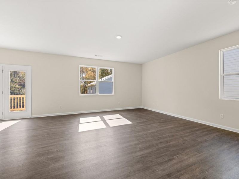 Spacious, unfurnished interior of a new home in Oaks at Cedar Grove, Fairburn (Image 20).