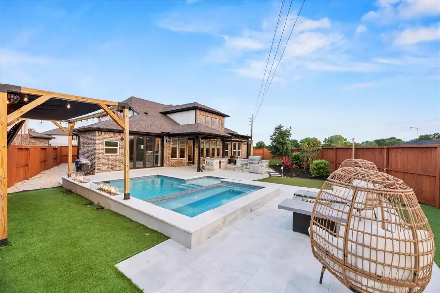 Another look at this stunning backyard during the daytime. What a little piece of paradise!