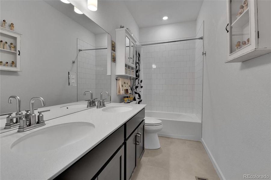 Furnished interior view inside a new home in Wolf Creek Run, Strasburg (Image 40). Furnished interior view inside a new home in Wolf Creek Run, Strasburg (Image 40).