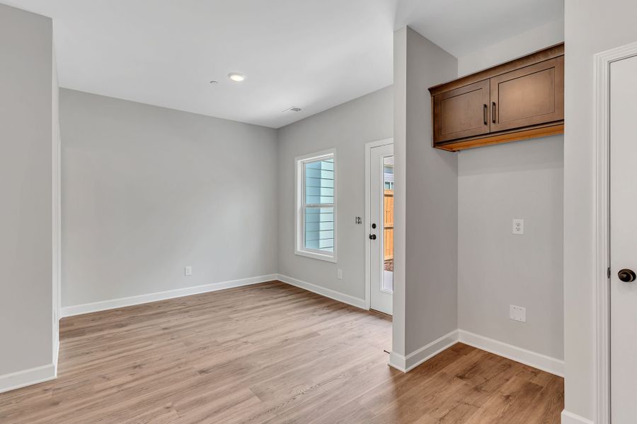 Spacious, unfurnished interior of a new home in Oxford Station, Gallatin (Image 12).