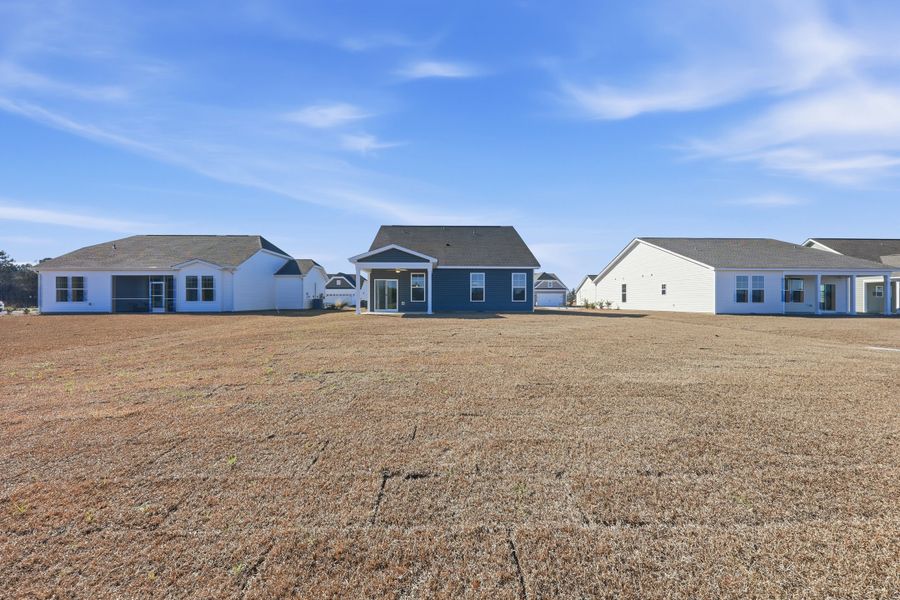 Representative exterior details of a home built from the Habersham II by Great Southern Homes in Edgefield, Loris (Image 43).