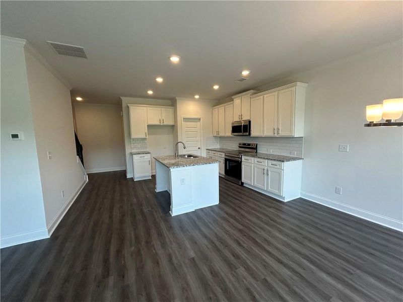 Spacious, unfurnished interior of a new home in Somerset at Riverbrook, Gainesville (Image 19).