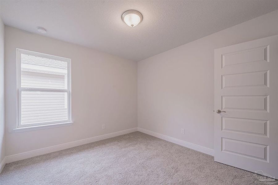 Spacious, unfurnished interior of a new home in Westpointe Place, Pensacola (Image 9).