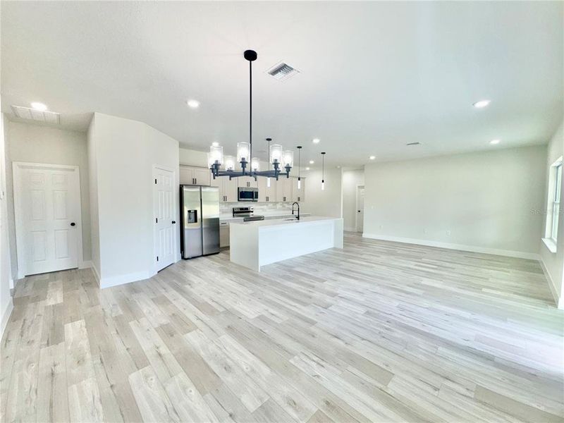 Spacious, unfurnished interior of a new home in , Palm Bay (Image 35).