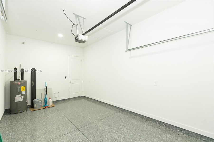 Spacious, unfurnished interior of a new home in , Lehigh Acres (Image 13).