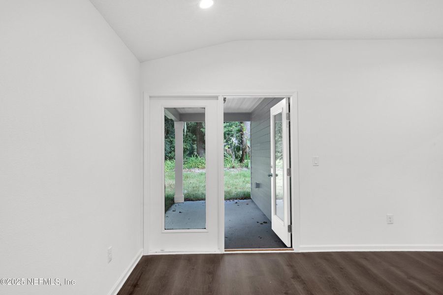 Spacious, unfurnished interior of a new home in , Palatka (Image 26).