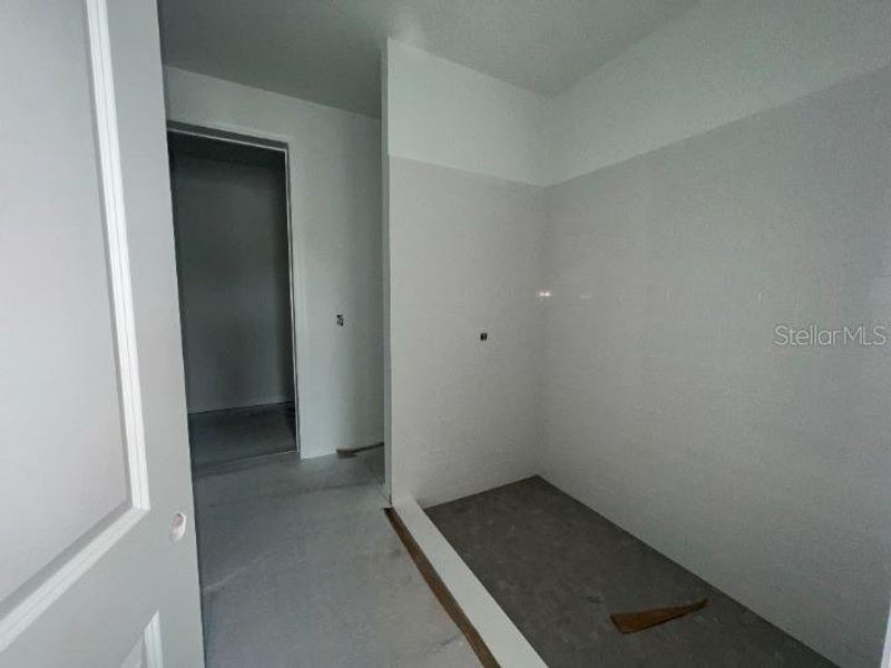 Spacious, unfurnished interior of a new home in Hawks Run, Kissimmee (Image 5). Spacious, unfurnished interior of a new home in Hawks Run, Kissimmee (Image 5).