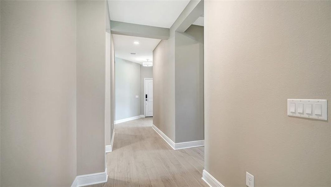 Spacious, unfurnished interior of a new home in Vicenza, Venice (Image 30).