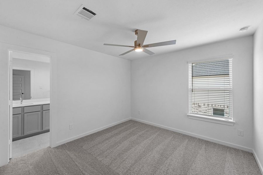 Spacious, unfurnished interior of a new home in Grand Mason Crossing, Katy (Image 19).