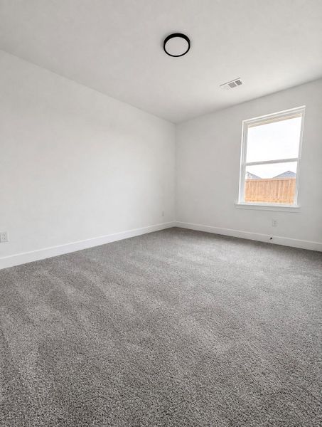 Spacious, unfurnished interior of a new home in River Ranch Trails, Dayton (Image 12).