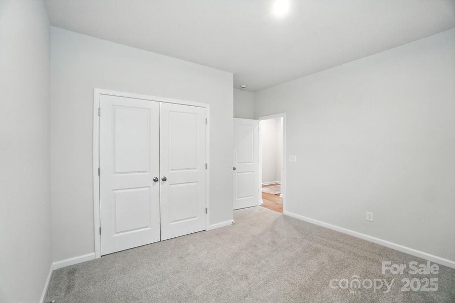 Spacious, unfurnished interior of a new home in Waxhaw Landing, Monroe (Image 21).