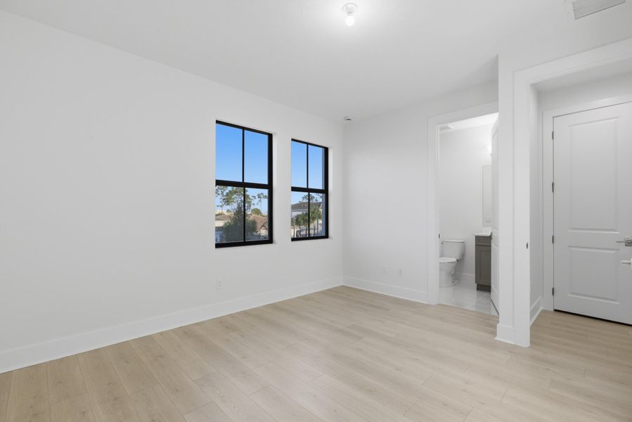 6AF3CFDA-E6C8-4C79-8D9F-0B0F98D001EB