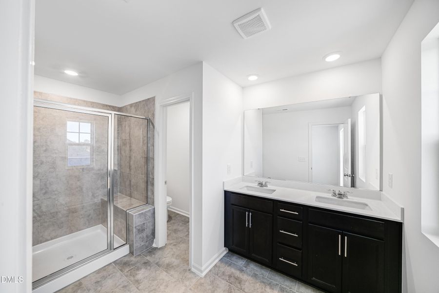 SUN_Stoneriver_Pic_Colton_OwnersBath_2of