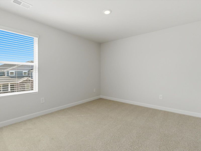 Spacious, unfurnished interior of a new home in Wexford Park, Fountain Inn (Image 15).