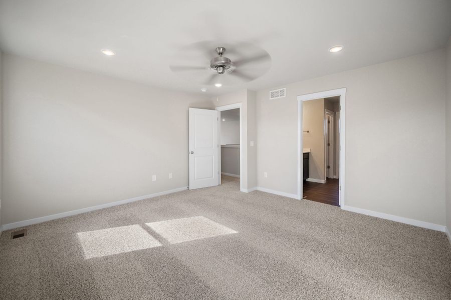 Spacious, unfurnished interior of a new home in Ridge at Lorson Ranch, Colorado Springs (Image 34).
