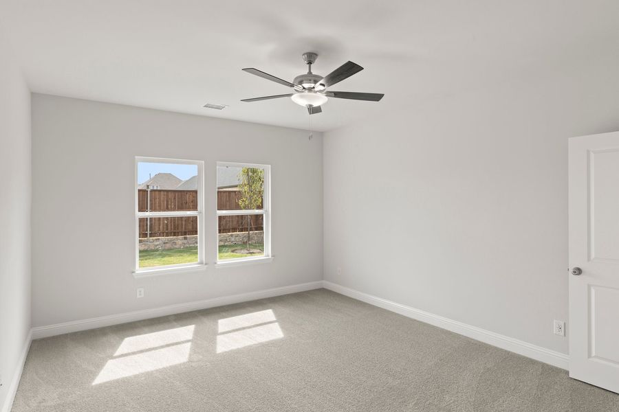 Spacious, unfurnished interior of a new home in Creekside, Royse City (Image 17).