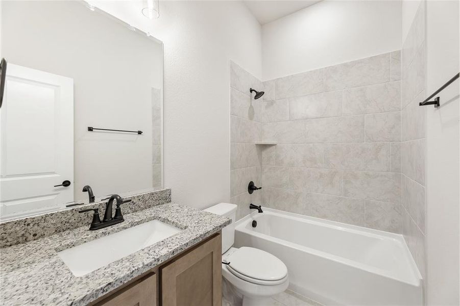 Furnished interior view inside a new home in North Grove, Waxahachie (Image 20).