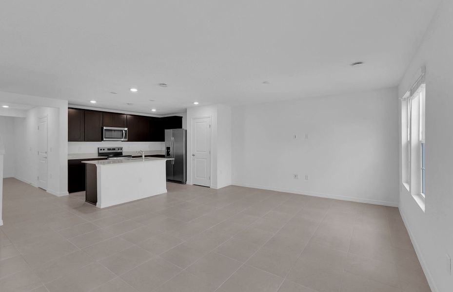 Spacious, unfurnished interior of a new home in Normandy Pines, Jacksonville (Image 18).