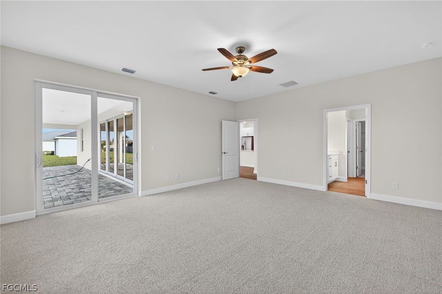 Spacious, unfurnished interior of a new home in Cape Coral, Cape Coral (Image 11).