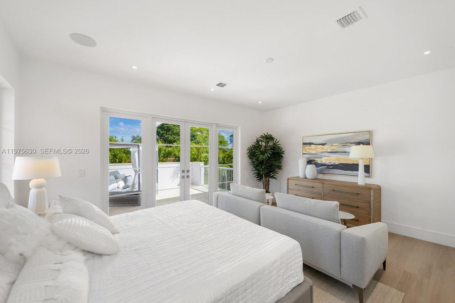 Furnished interior view inside a new home in , Coral Gables (Image 13).