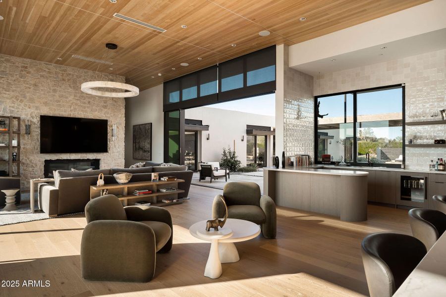 7034 E Paradise Dr 7034 E Paradise Dr