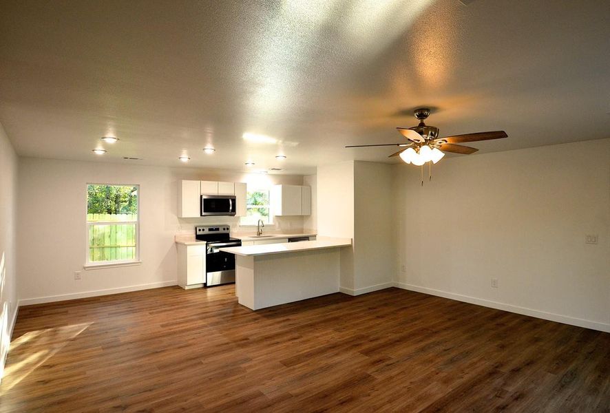 Spacious, unfurnished interior of a new home in , Kingsland (Image 20).