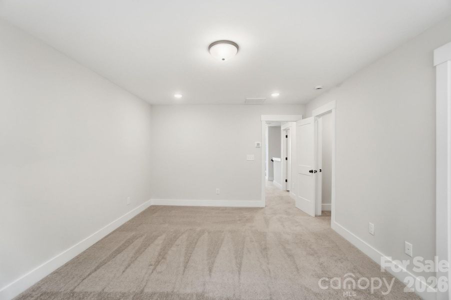 Spacious, unfurnished interior of a new home in Blythe Mill Townhomes, Waxhaw (Image 27).