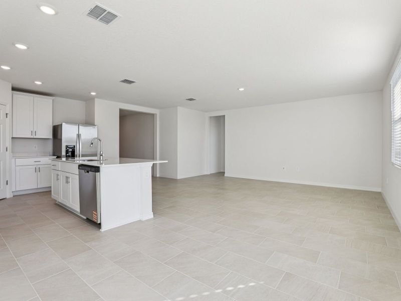 Spacious, unfurnished interior of a new home in Lake Deer Estates - Signature Series, Poinciana (Image 10).