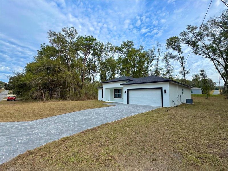 Exterior details and patio area of a home in , Citrus Springs (Image 20). Exterior details and patio area of a home in , Citrus Springs (Image 20).
