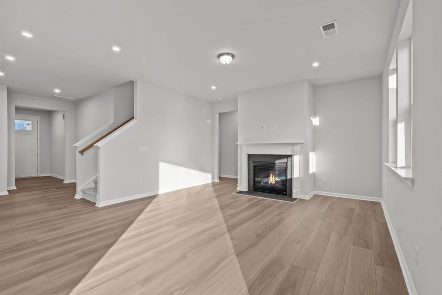 Spacious, unfurnished interior of a new home in Fox Hollow, Spartanburg (Image 16).