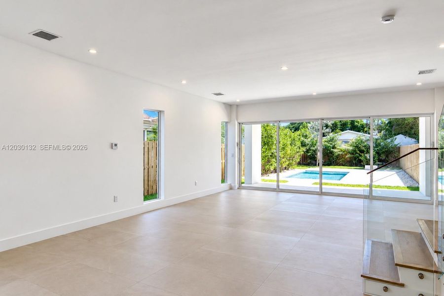 Spacious, unfurnished interior of a new home in , Miami (Image 9).