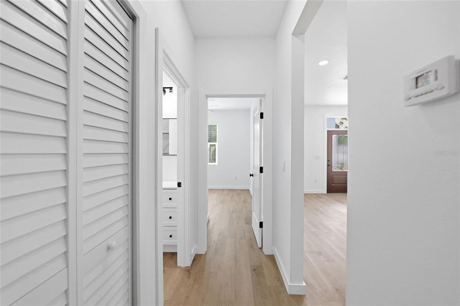 Spacious, unfurnished interior of a new home in , Dade City (Image 19).