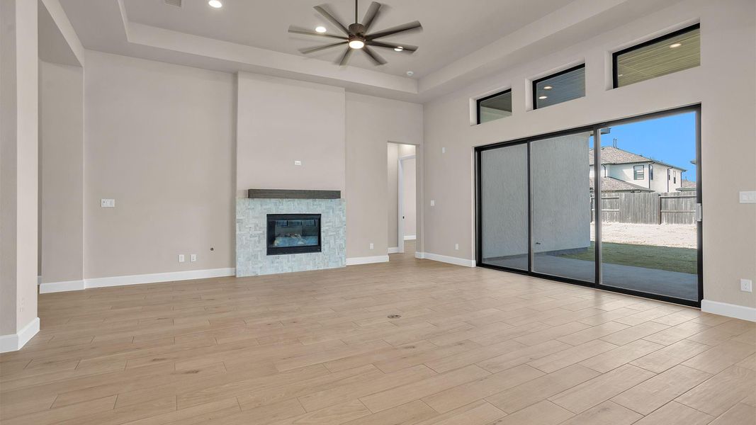 Spacious, unfurnished interior of a new home in Sienna, Missouri City (Image 7).