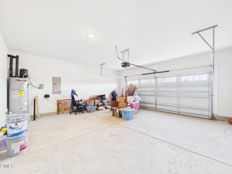 CAM01608G0-PR0122-STILL027