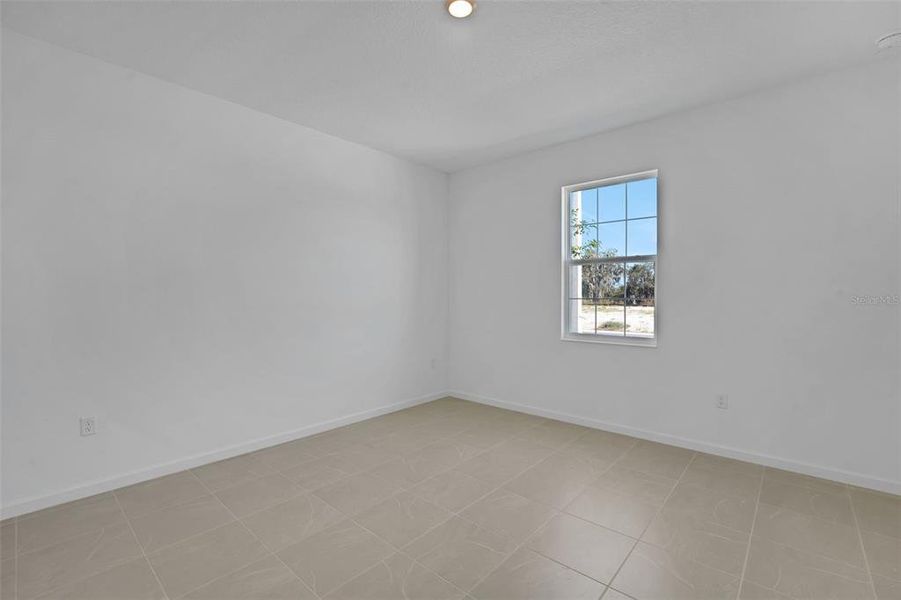 Spacious, unfurnished interior of a new home in Willowbrook North, Winter Haven (Image 21).