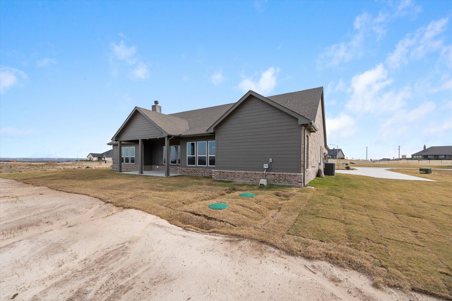 Exterior details and patio area of a home in Eagle Ridge Estates, Weatherford (Image 27).